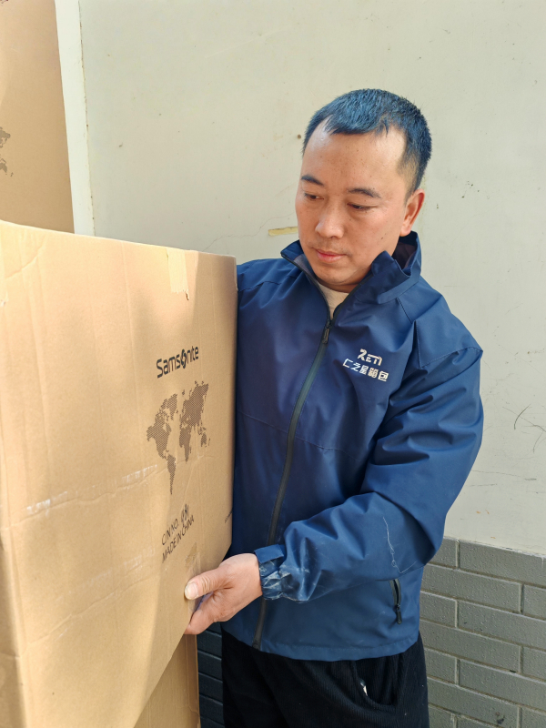 企业箱包定制LOGO，为什么这么多企业首选仁之星？